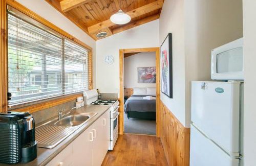 Halls Gap Villa | Awonga Cottages - Banksia 1Br