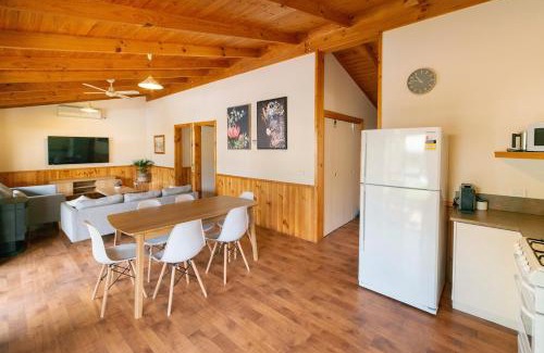 Halls Gap Villa | Awonga Cottages - Protea 2Br