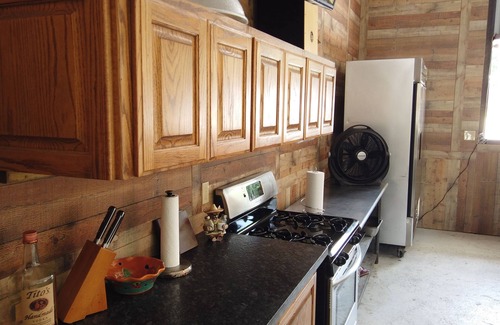 Concan Apartment | Axel's Hideaway, Exclusive Private Riverfront @Vacation Frio River Room #3