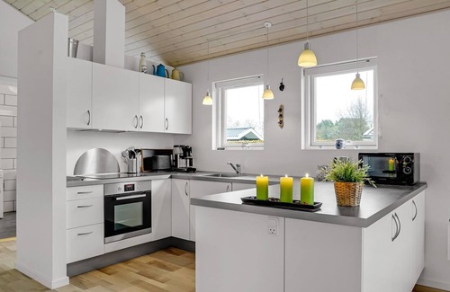 Hou House | "Ayen" - 1.5km from the sea by Interhome