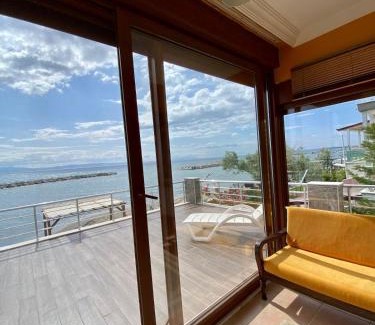 Altınova House | Ayvalik Seafront Villa Mansion Summer House in Ayvalik