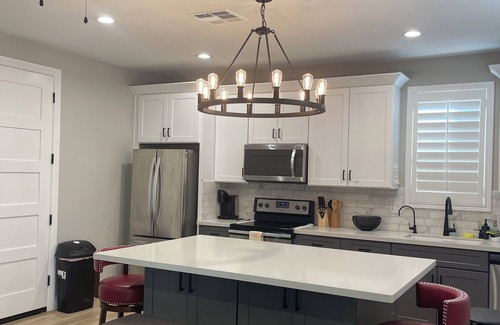 Gilbert House | AZ GO Rentals: 2022 built, 2bd/1ba, 1k sqft, Pickleball Court! DETACHED!