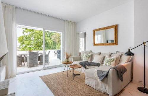 Marbella Apartment | Azahara 2, Contemporary Scandinavian style open plan apartment with 2 terraces