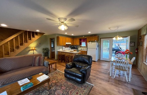 Hiawassee Cabin | Azalea Cabin - Beautiful Mountain View, Rustic Charm w/Jacuzzi & Gas Fireplace