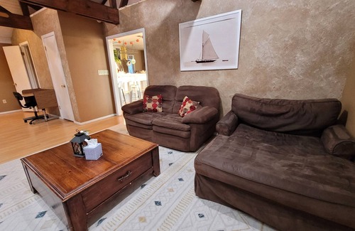 Azle Apartment | Azle Farm Stay - Donkeys Included!