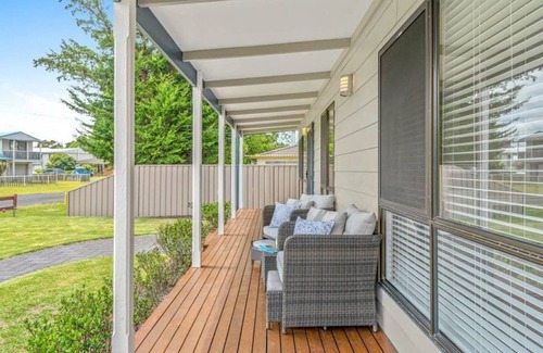 Callala Beach Cottage | Azul haven cottage - 3 bedroom, backyard bliss and 3min from beach!
