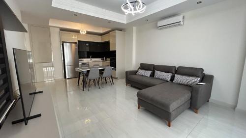 Turkler Apartment | Azura World Turkler modern 1 Bedroom apartment with pool view