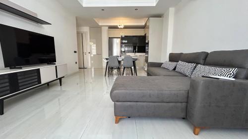 Turkler Apartment | Azura World Turkler modern 1 Bedroom apartment with pool view