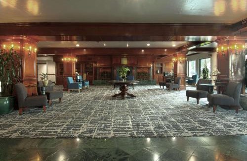 Ontario Hotel | Azure Hotel&Suites Ontario Trademark Collection by Wyndham