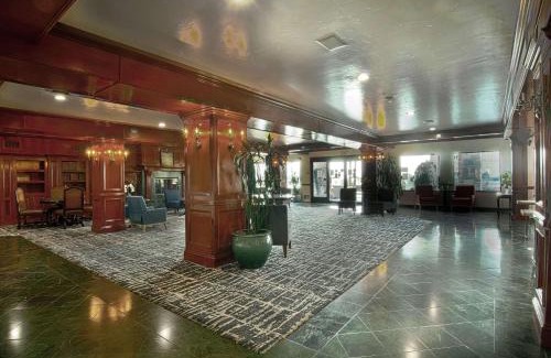 Ontario Hotel | Azure Hotel&Suites Ontario Trademark Collection by Wyndham