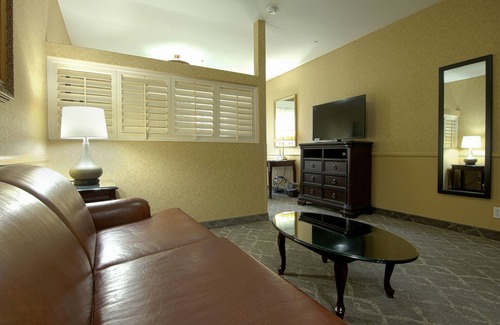Ontario Hotel | Azure Hotel & Suites, Trademark Collection by Wyndham