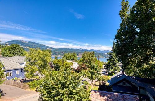 Hood River House | Azusa House