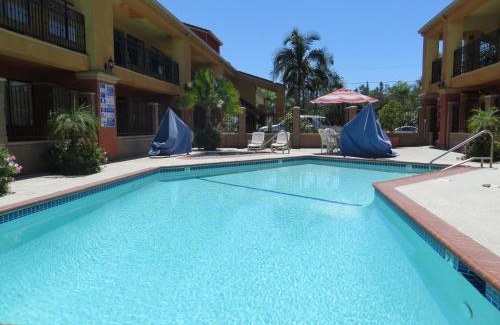 Valinda Hotel | Azusa Inn