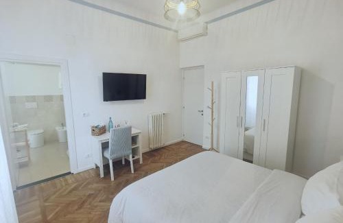 Alassio House | AZZURRA Ridi Che Ti Passa