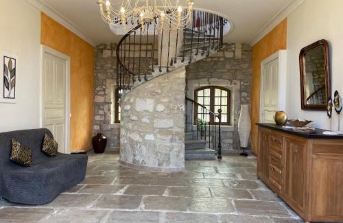 Montfrin House | Bâtisse au cœur d'un vignoble