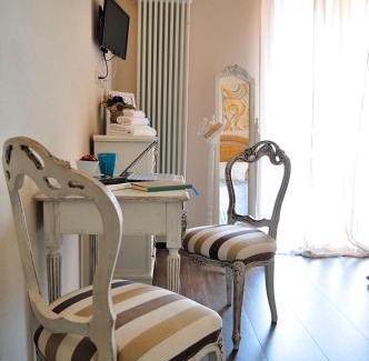 Marina di Massa Bed & Breakfast | B&B Acquamarina