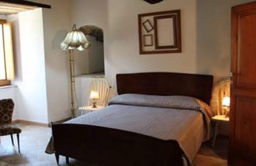 Bazzano Inferiore House | B&B CASTELLO GIRASOLE - Brown Apartment