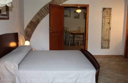 Bazzano Inferiore House | B&B CASTELLO GIRASOLE - Brown Apartment