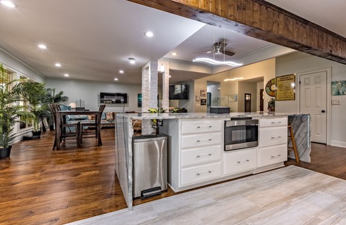 Mid America Bed & Breakfast | B & B, Lake & Mountain Views. Downtown & Casino/Racing Close