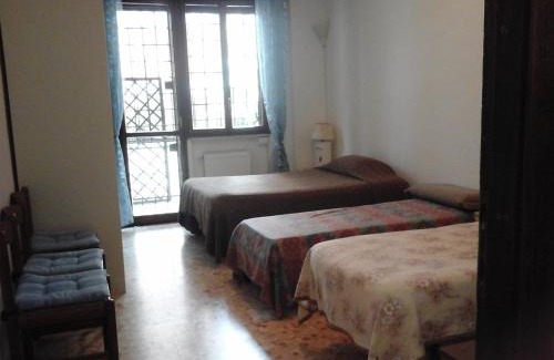 Cinecitta Bed & Breakfast | B&B NEAR METRO' CENTRAL LINE - Only wc in the rooms 15 Minutes to Termini Station 20 to Spagna square - In the Night Bus