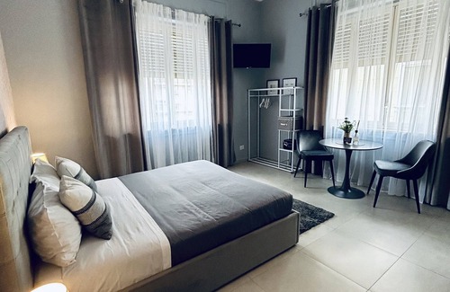 Ruggero Settimo House | B&B Ungheria Ottantaquattro