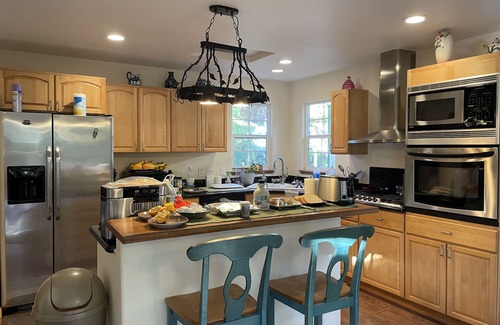 Volcano House | B&B: Wild Ginger Suite 5 mins from National Park