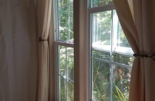 Volcano House | B&B: Wild Ginger Suite 5 mins from National Park