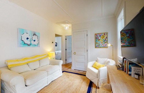 Chatham House | B By the Sea