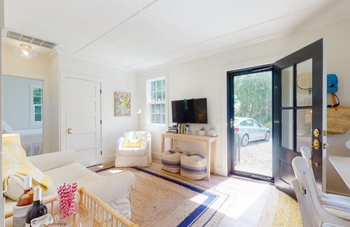 Chatham House | B By the Sea