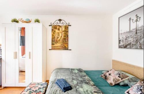 Nieuwmarkt en Lastage Bed & Breakfast | B Center charming room on the canal
