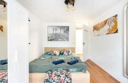 Nieuwmarkt en Lastage Bed & Breakfast | B Center charming room on the canal
