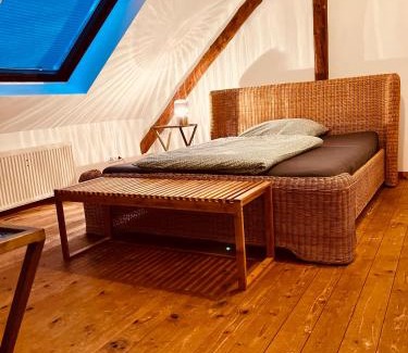 Huenxe Apartment | b e d & a g e d e s i g n -medium- wunderschönes Zimmer mit Bad - Rechnungserstellung für Geschäftsreisende & Firmen