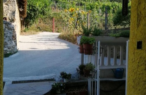 Vado Ligure Bed & Breakfast | B & EAT IL BORGO
