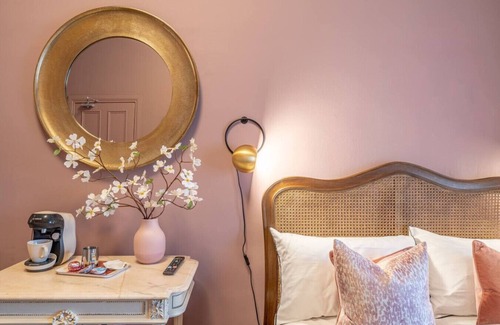 Paisley Apartment | B HOME STAY Blossom Lux Studio, Glasgow/ Airport