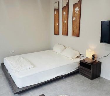 Old Quarter Apartment | B House - 3Br 2Bath Balcony 5ms Lake Quiet Old Quater