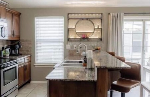 Bentonville House | B.I.B.O. Bike In Bike Out-King Bed Hot Tub Comfy