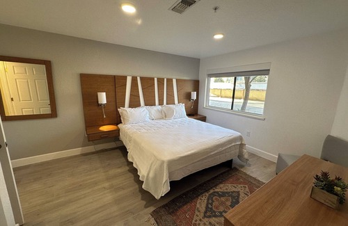 Roswell Hotel | B&J HOTELS
