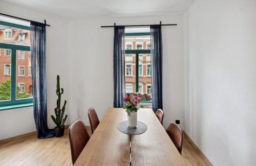Leipziger Vorstadt Apartment | B OUR GUEST at NEW Vintage Chic Apartment