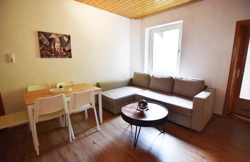 Bergisch Gladbach Apartment | B03 Central Apartment Bergisch Gladbach, 65qm, 2 Schlafzimmer, 1 Wohnzimmer, Max. 5 Personen