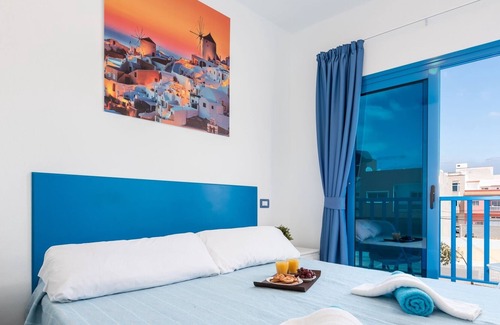 Los Abrigos House | B1 Authentic Guest House Room with balcony