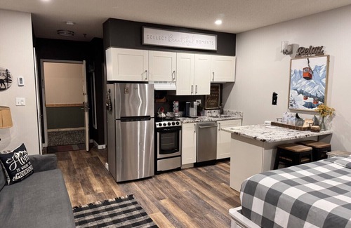 Lincoln Condo | B103 · Cozy Studio apt w/pool & hot tub Ski Loon Mountain