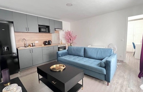 Bondy Apartment | B12 Luxieux, Gare, Paris, Disney by Villa Dengous