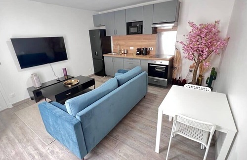 Bondy Apartment | B12 Luxieux, Gare, Paris, Disney by Villa Dengous