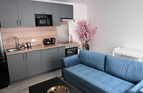 Bondy Apartment | B12 Luxieux, Gare, Paris, Disney by Villa Dengous