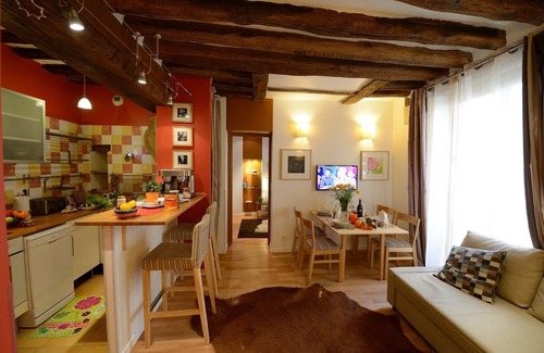 3rd Arrondissement Apartment | B1DD Browning