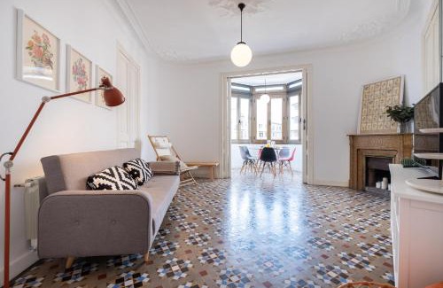 Eixample Apartment | b32-Sunny and Modernist apartment for groups in center