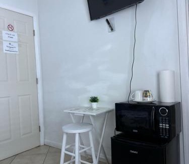 Little Havana House | B5 Best Value on Private Bedroom with Private Bathroom in Little Havana, Miami
