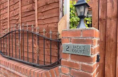 Ashton-under-Lyne Bed & Breakfast | B5-Jacks Court