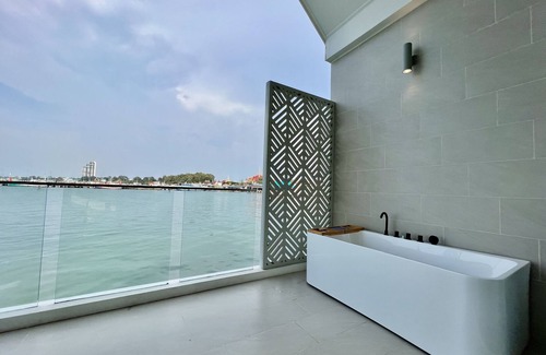 Bang Sare Hotel | Baan Tah On The Sea
