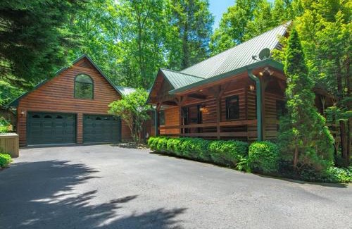 Foxfire Estates House | Babbling Brook - 10 Minutes Downtown Blue Ridge GA